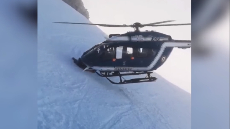 Δραματική διάσωση ορειβατών στις Άλπεις: Το ελικόπτερο προσγειώθηκε μόνο με την μύτη (vid)