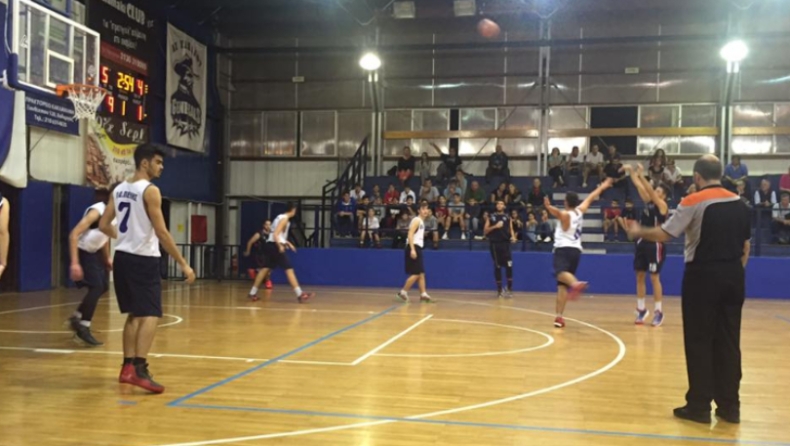 «Το νο33 πρέπει να παίξει άλλα 4 λεπτά!»