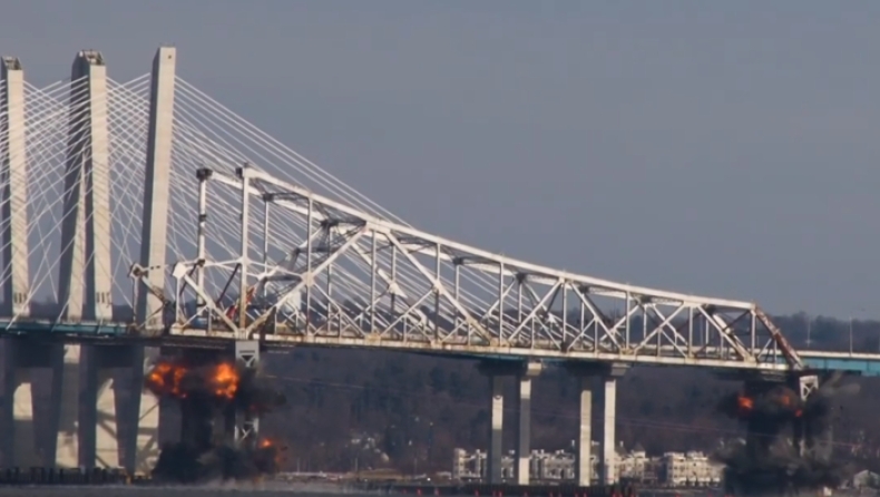 Η στιγμή της ανατίναξης εμβληματικής γέφυρας στη Νέα Υόρκη (pic & vids)