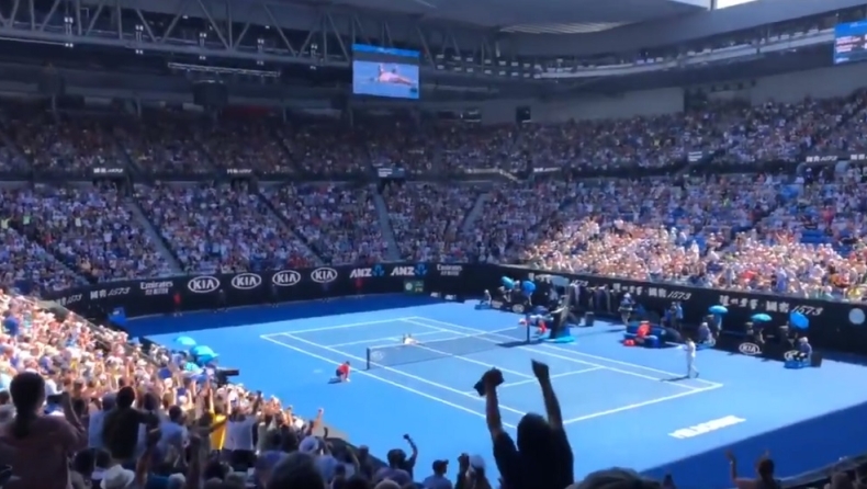 Τσιτσιπάς: Οι Ελληνες φίλαθλοι «ταρακούνησαν» το γήπεδο (vid)