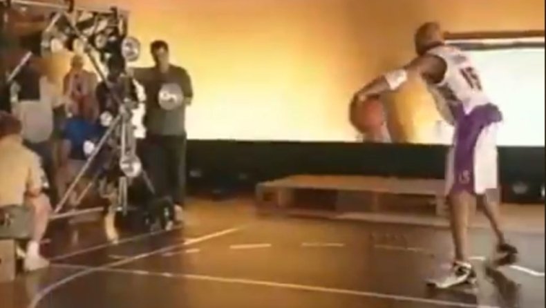 Όταν ο Βινς Κάρτερ έκανε τη φωτογράφιση για video game του 2004! (vid)