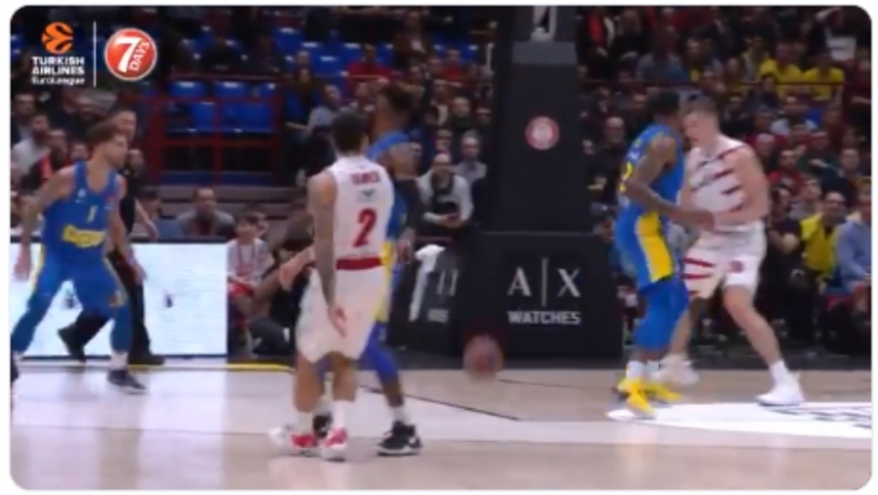 «Μαγεύει» ο Μάικ Τζέιμς! (vid)