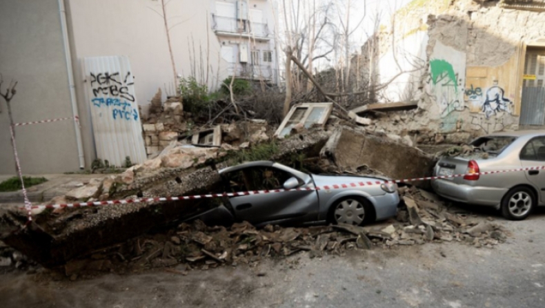 Τσελέντης: «Εκατοντάδες σπίτια στην Αθήνα θα πέσουν στα κεφάλια μας με ένα φου»