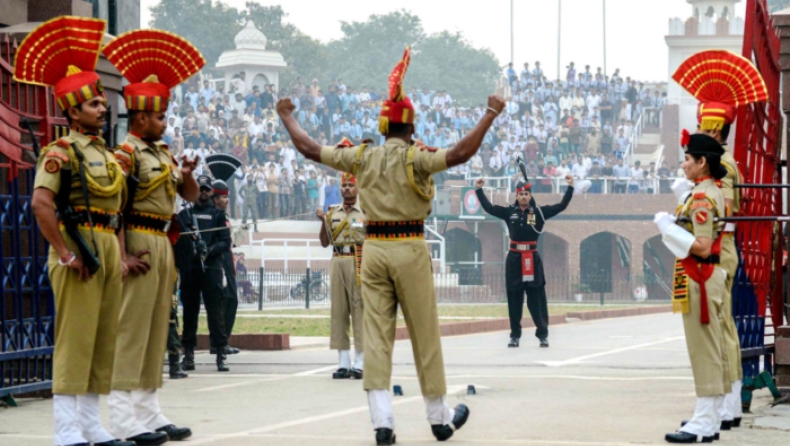 Μεγαλώνει η ένταση: Το Πακιστάν αφήνει ανοιχτό το ενδεχόμενο απάντησης στην Ινδία
