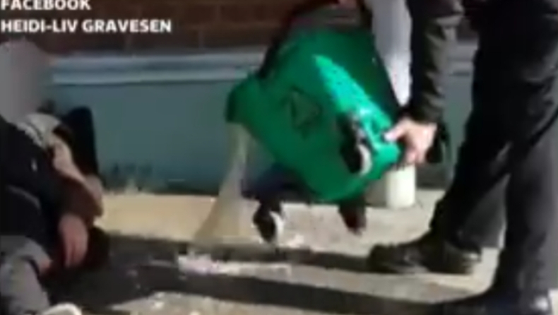 Έριξαν κουβά με βρώμικο νερό σε άστεγο επειδή κοιμόταν έξω από σιδηροδρομικό σταθμό (vid)