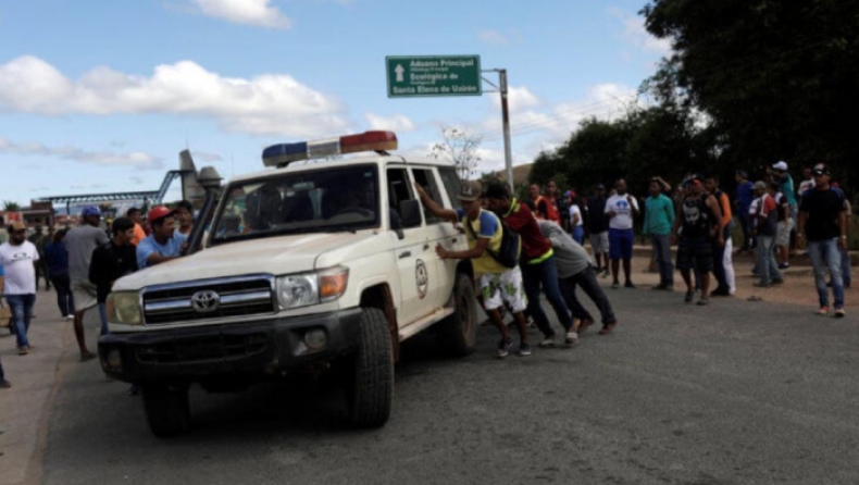 Χάος στα σύνορα Βενεζουέλας - Βραζιλίας: Δύο νεκροί και δεκάδες τραυματίες σε συγκρούσεις με την αστυνομία (pic & vid)