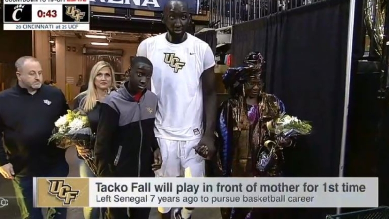 Τάκο Φολ: Τον είδε η μητέρα του από κοντά να παίζει μπάσκετ, μετά από 7 χρόνια! (vid)