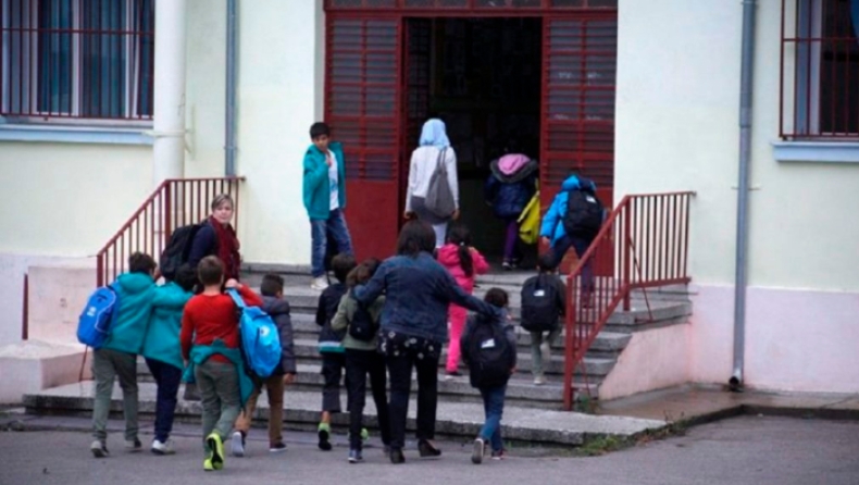 Γονείς στα Γρεβενά δεν στέλνουν σχολείο τα παιδιά τους επειδή το απόγευμα κάνουν μάθημα προσφυγόπουλα