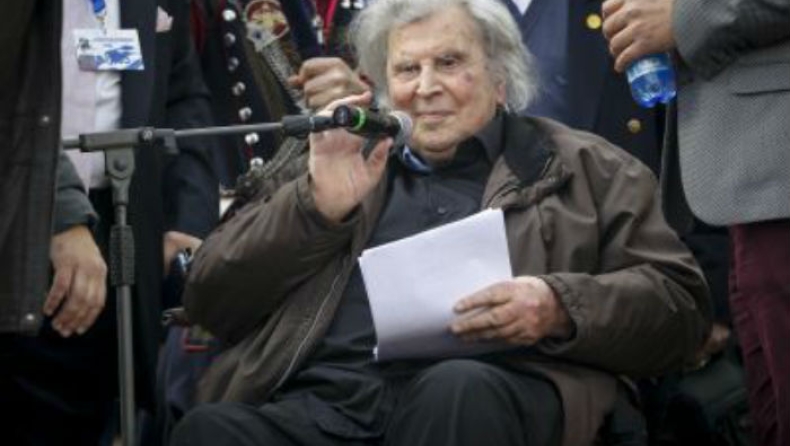 Εσπευσμένα στο νοσοκομείο ο Μίκης Θεοδωράκης