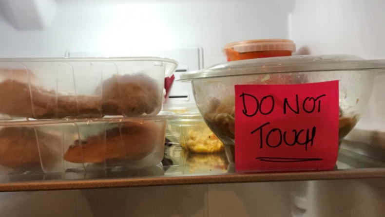 Εργαζόμενη πολυεθνικής απολύθηκε επειδή έκλεβε καθημερινά το κολατσιό εγκύου συναδέλφου της