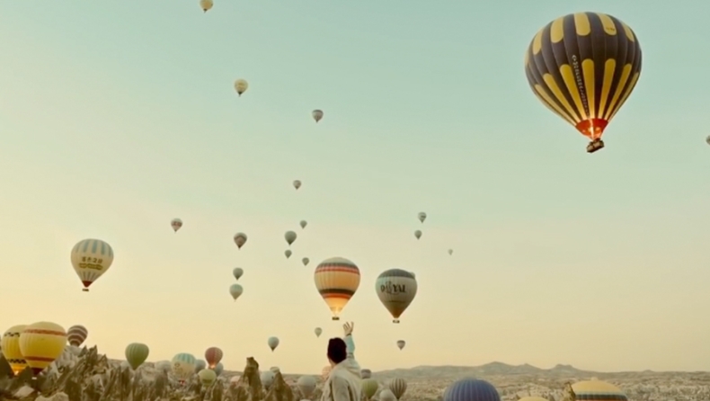 Το νέο video clip του Άρη Καμπανού είναι μαγικό (vid)