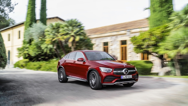 Αποκάλυψη για την ανανεωμένη Mercedes-Benz GLC Coupe! (pics & vid)