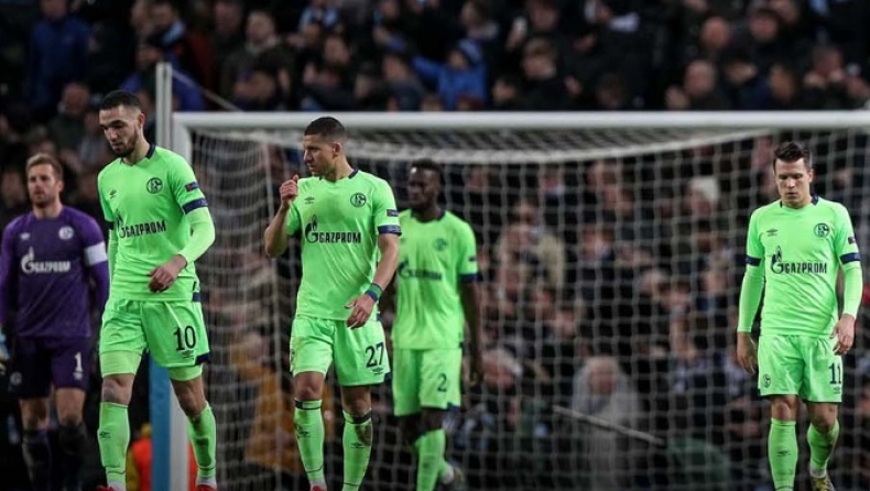 Σάλκε: Δεν σταμάτησε να... γλεντάει τον εαυτό της στο twitter (vids)