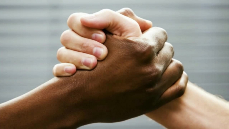 ΠΑΣΑΠ: «Καταδικάζουμε κάθε φαινόμενο ρατσιστικής βίας»