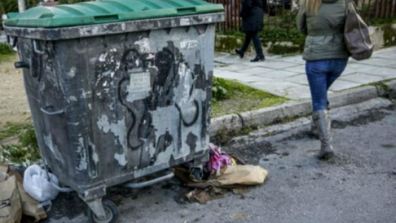 Τέσσερις μέρες στον κάδο νεκρό ήταν το βρέφος στο Αίγιο (vid)