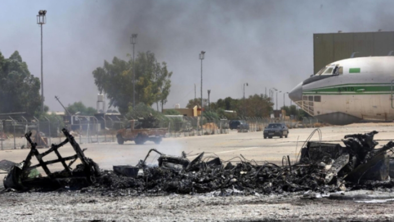 Λιβύη: 121 νεκροί και 600 τραυματίες στις μάχες για τον έλεγχο του αεροδρομίου της Τρίπολης