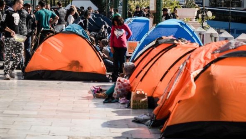 Αρνούνται να αποχωρήσουν από το Σύνταγμα οι πρόσφυγες