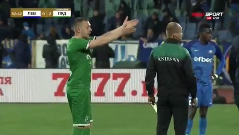 Αποβλήθηκε, χρειάστηκε... Αστυνομία για να βγει απ' το γήπεδο και του επιτέθηκε οπαδός! (vid)