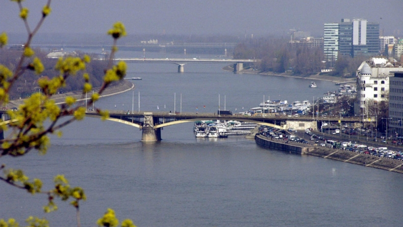 Στους 7 αυξήθηκαν οι νεκροί από το ναυάγιο πλοίου που μετέφερε τουρίστες στον Δούναβη