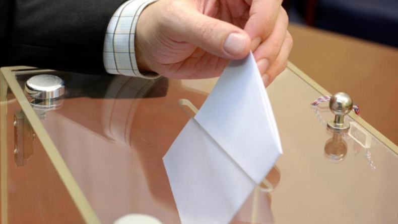 Διαμαρτυρήθηκε για την ουρά στις εκλογές και την έβαλαν... εφορευτική επιτροπή (pic)