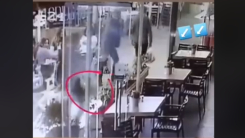 Υποψήφιος δημοτικός σύμβουλος στη Μυτιλήνη κλωτσάει αδέσποτο σκυλάκι επειδή γάβγισε (vid)