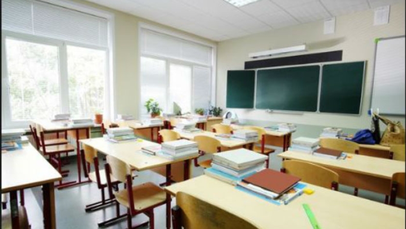 Παντρεμένη δασκάλα κατηγορείται οτι είχε ερωτικές επαφές με τουλάχιστον 6 μαθητές (pics)
