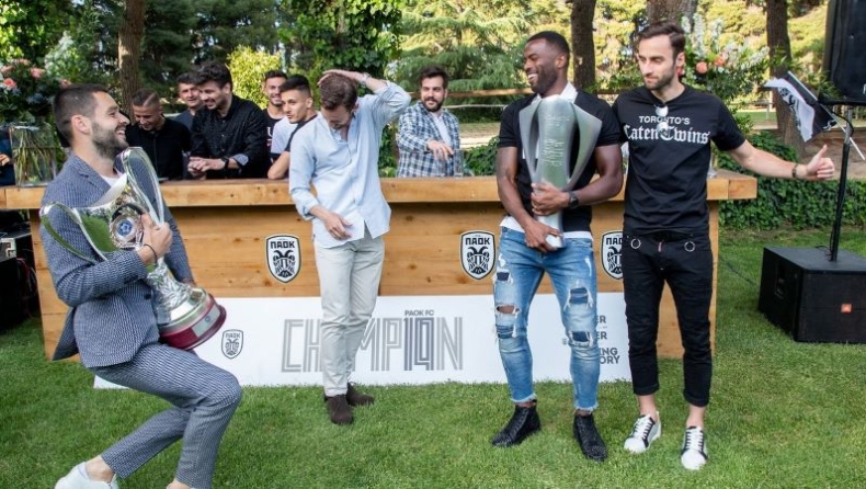 ΠΑΟΚ: Η σαμπάνια του Ιβάν και το πάρτι του νταμπλ! (pics)