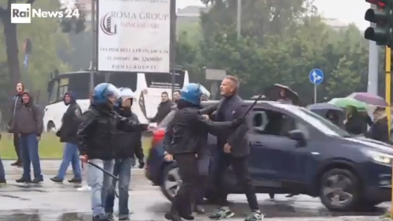 Η Αστυνομία κρατούσε τον Μιχαΐλοβιτς προτού τα βάλει με οπαδό! (vid)