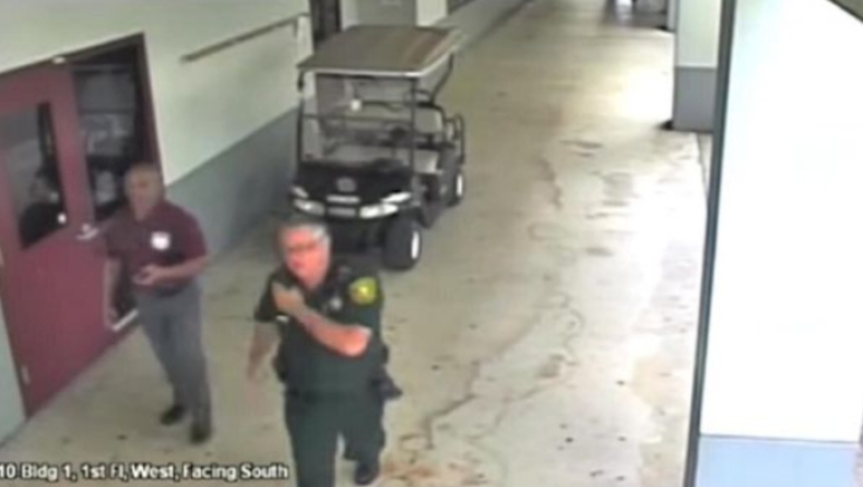 Μακελειό στο Πάρκλαντ: Ως και 100 χρόνια κάθειρξη σε αστυνομικό που «φοβήθηκε» και δεν επενέβη (vids)