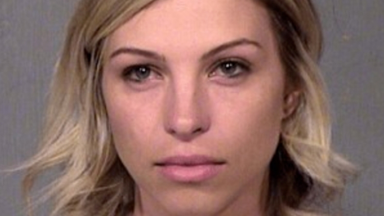 Δασκάλα έστελνε πρόστυχα μηνύματα σε 13χρονο μαθητή: «Σε θέλω χωρίς όρια» (pics)