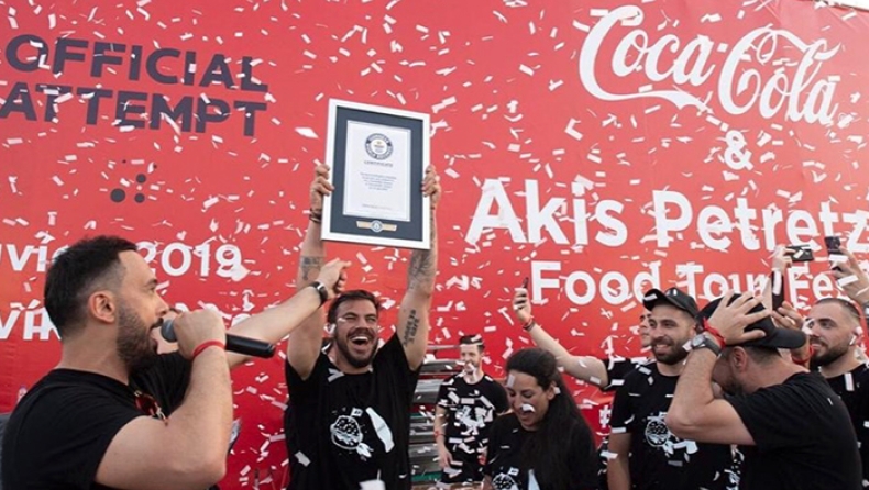 Ο Άκης Πετρετζίκης έσπασε το Ρεκόρ Guinness! (pics & vid)