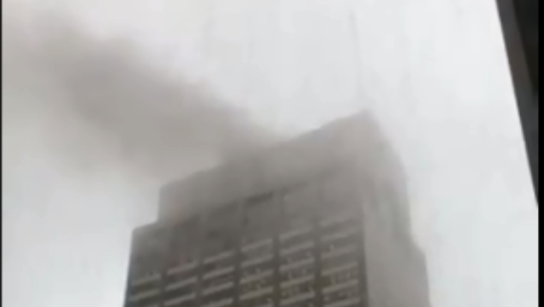 Ελικόπτερο έπεσε σε κτίριο στο κέντρο του Μανχάταν (vids)