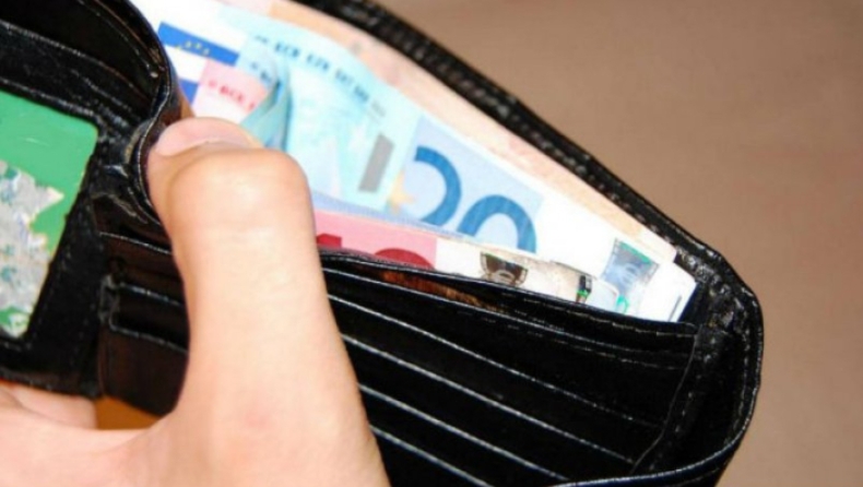 Μαθητές βρήκαν πορτοφόλι με 4.500 ευρώ και το παρέδωσαν στην Αστυνομία