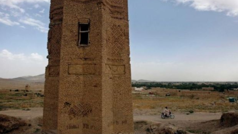Κατέρρευσε πύργος 2.000 ετών στο Γάζνι του Αφγανιστάν (vid)