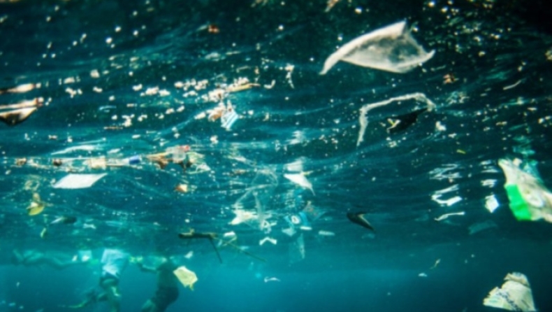 Συμφωνία για τη μείωση των πλαστικών στους ωκεανούς