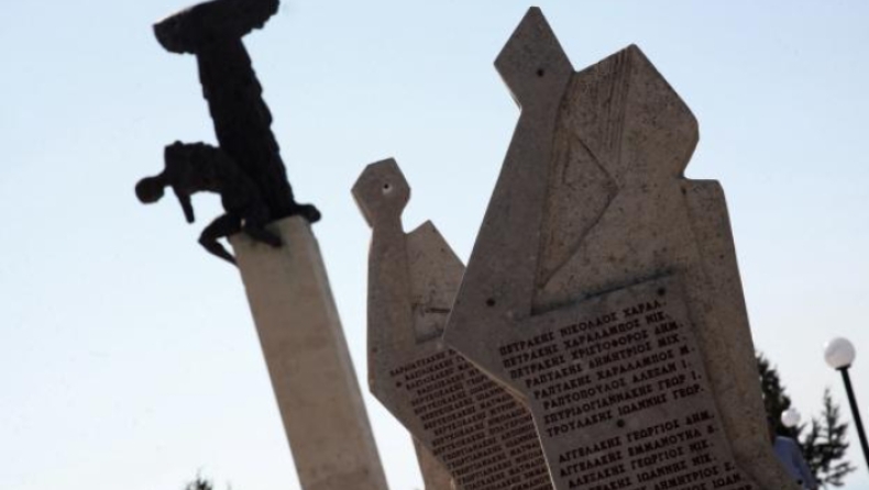 Γερμανοί τουρίστες προσπάθησαν να ουρήσουν στο μνημείο του Ολοκαυτώματος της Βιάννου