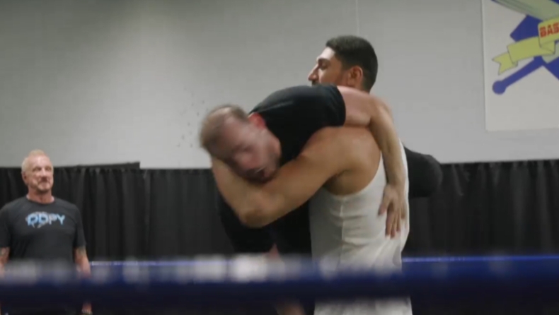 Έτοιμος για wrestling ο Καντέρ (vid)