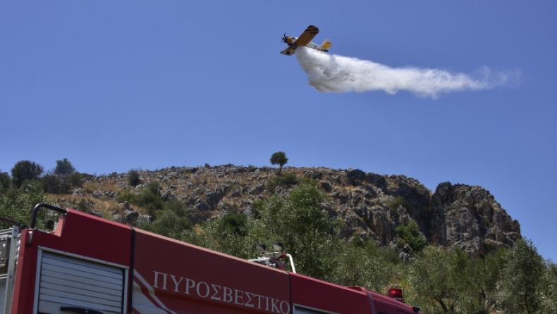 Υπό μερικό έλεγχο η πυρκαγιά στην Αγία Τριάδα Μεγάρων, ενισχύονται οι δυνάμεις στο Μαρκόπουλο