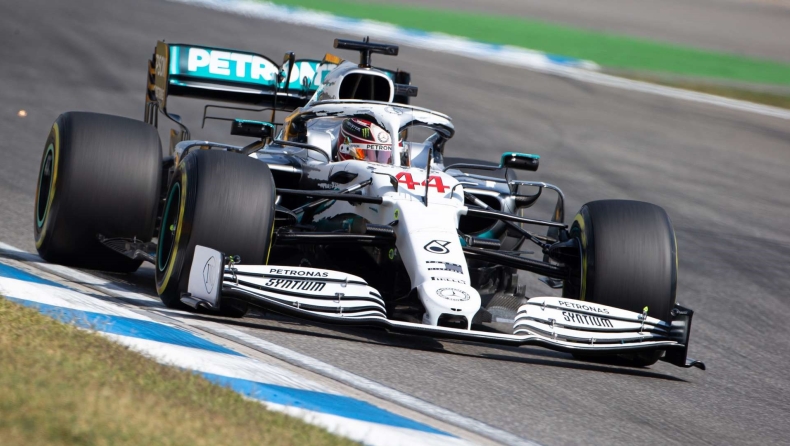 Ανενόχλητος στην pole position o Χάμιλτον, εγκατέλειψαν οι Ferrari