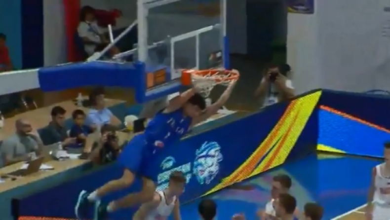 Απίθανο κάρφωμα στο Eurobasket Εφήβων (vid)