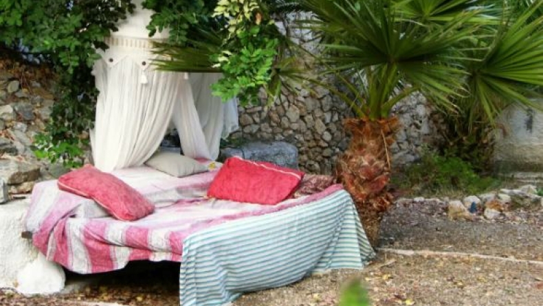 Κοιμάσαι κάτω από τ'αστρα: Airbnb στην Κρήτη όπου τα κρεβάτια είναι σε εξωτερικό χώρο (pics)