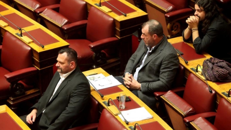 «Εμφύλιος» και αλληλοκαρφώματα στη Χρυσή Αυγή μετά την αποχώρηση Λαγού