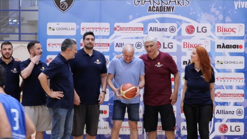 Το «μάθημα» του Ομπράντοβιτς στα παιδιά της Giannakis Academy! (gTV)