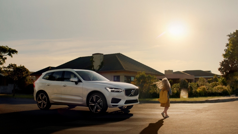 To Volvo XC60 υποδέχεται το υβριδικό μέλλον