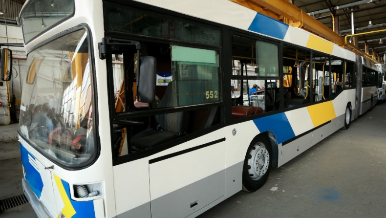 Επιδειξίας αυνανίστηκε μπροστά σε δύο κοπέλες στο λεωφορείο Χ96 που πάει αεροδρόμιο