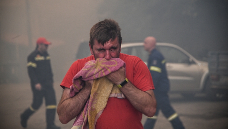 Φωτιά στην Εύβοια: Τραυματίας πυροσβέστης στο μέτωπο της Μακρυμάλλης