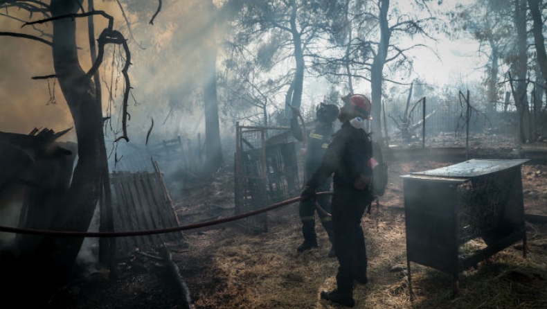 Μεγάλη κινητοποίηση της πυροσβεστικής για τη φωτιά στα Κύθηρα