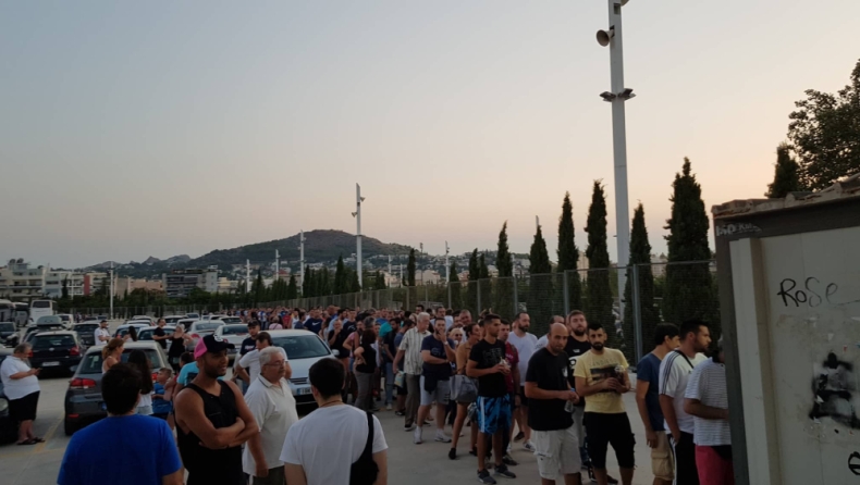 Απίθανο: Ουρές δεκάδων μέτρων για ένα εισιτήριο για την Εθνική!