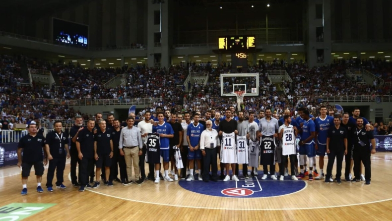 Εθνική Ελλάδος: Το πιο θερμό χειροκρότημα για τους παίκτες των «παραθύρων» από 18.000 φιλάθλους! (pics & vid)