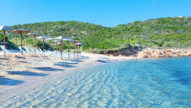 Τουρίστες μάζεψαν 10 τόνους άμμου καταστρέφοντας μία από τις ομορφότερες παραλίες της Σαρδηνίας